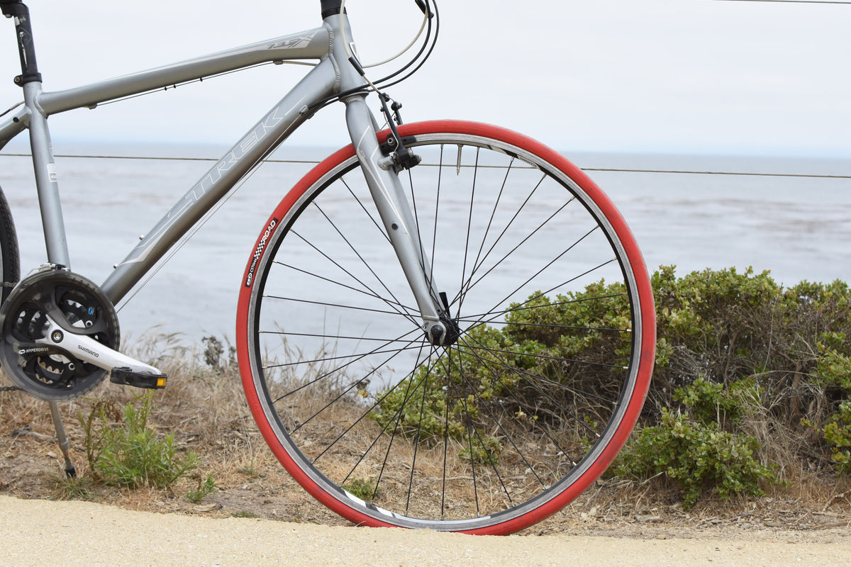 image of arental bicycle with a red front tire, the bike belongs to company Mibike first subscription service for bicycle in Santa Cruz